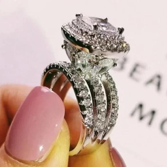 Jewelry - \\ NEW \\ S925 STERLING SILVER \\ DIAMOND HALO RING